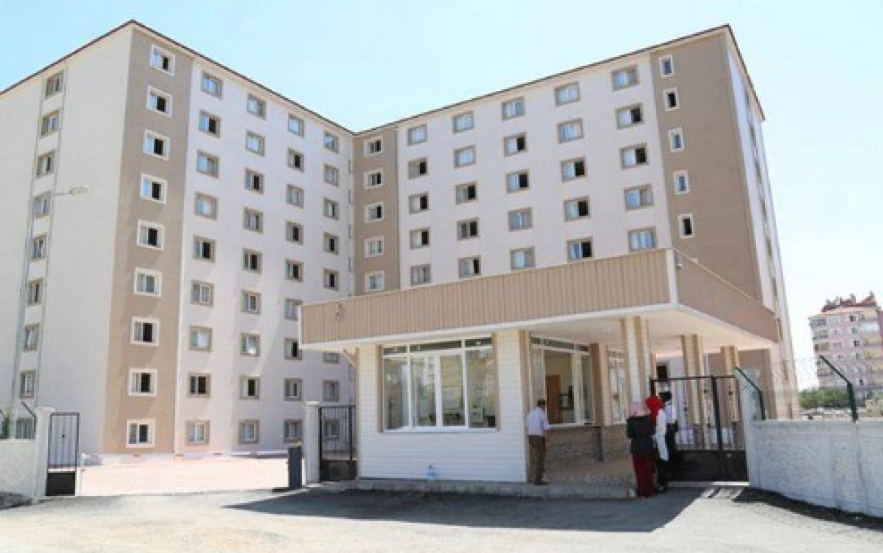 KYK yurdunda akşam yemeğini yiyen hastaneye kaldırıldı