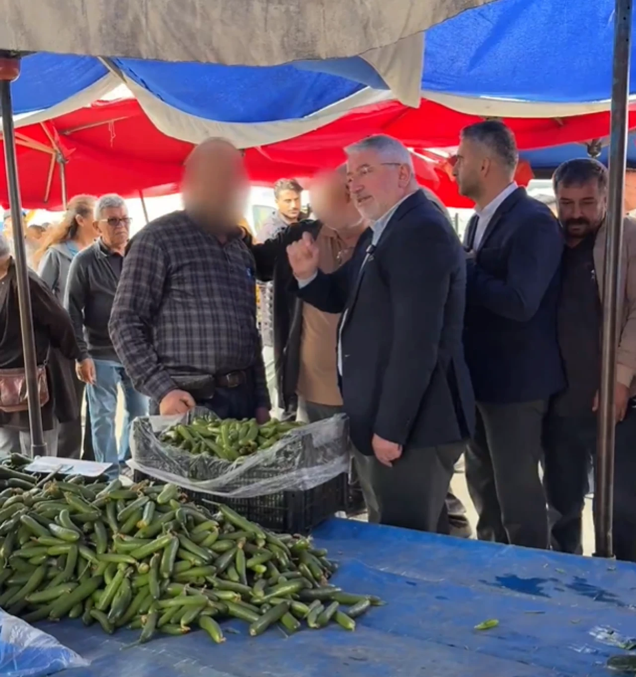Vatandaşa küfürü duyunca Başkan pazar bastı!