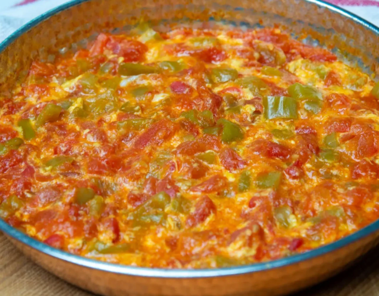 Bu domates biberle menemen yapan zehirlenir