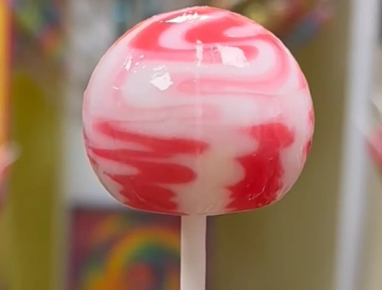 Çocuklara yazık değil mi; lolipoplarda kanserojen boya