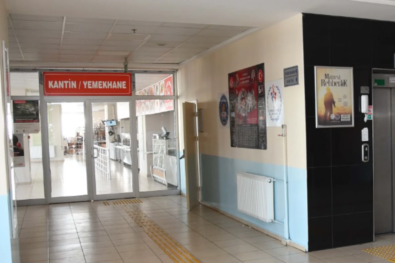 Zehirlenme salgını; Bir günde 300'den fazla kişi gıdadan zehirlendi