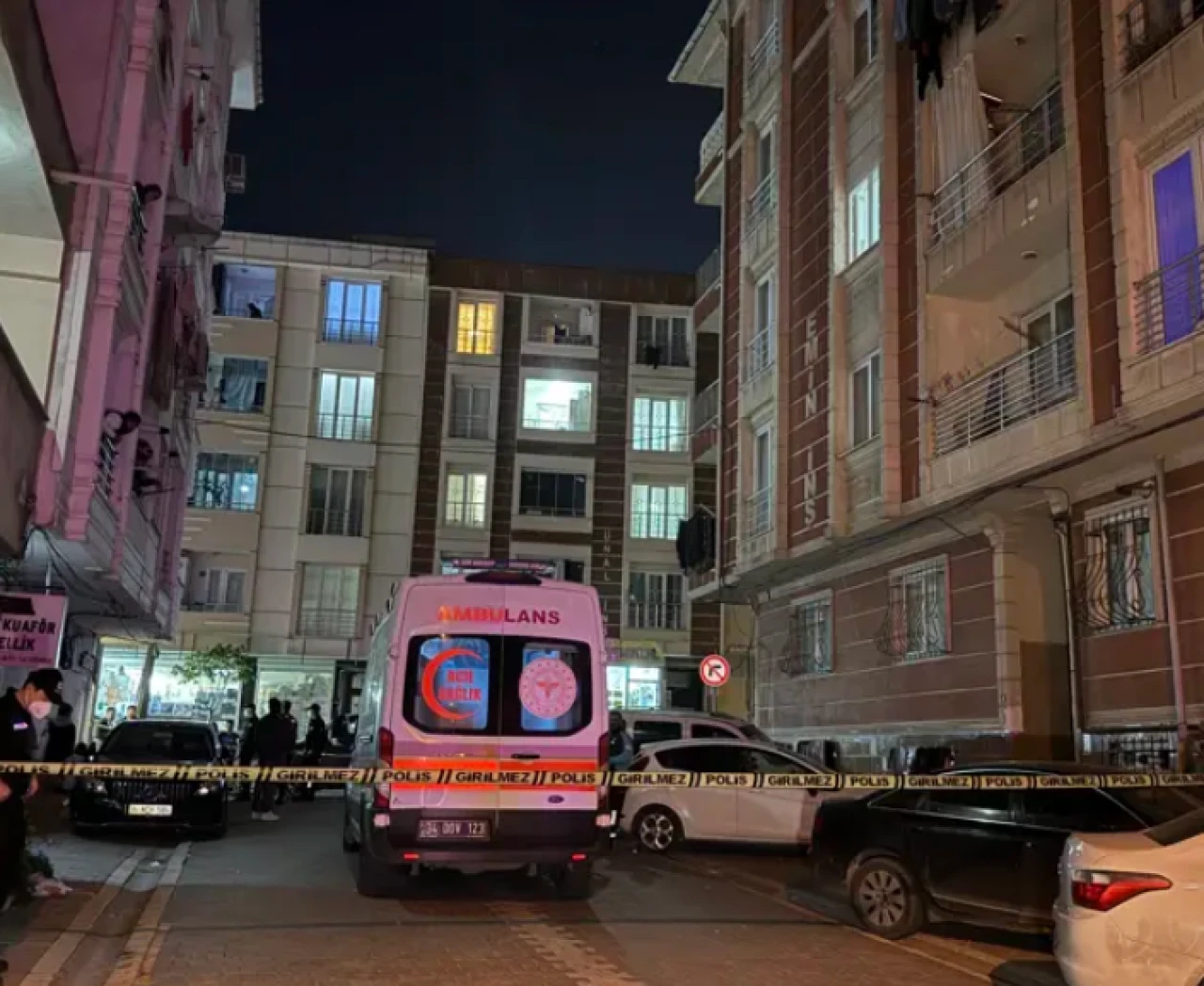 Esenyurt’ta bir evde ilaçlama sonrası 7 kişi zehirlendi