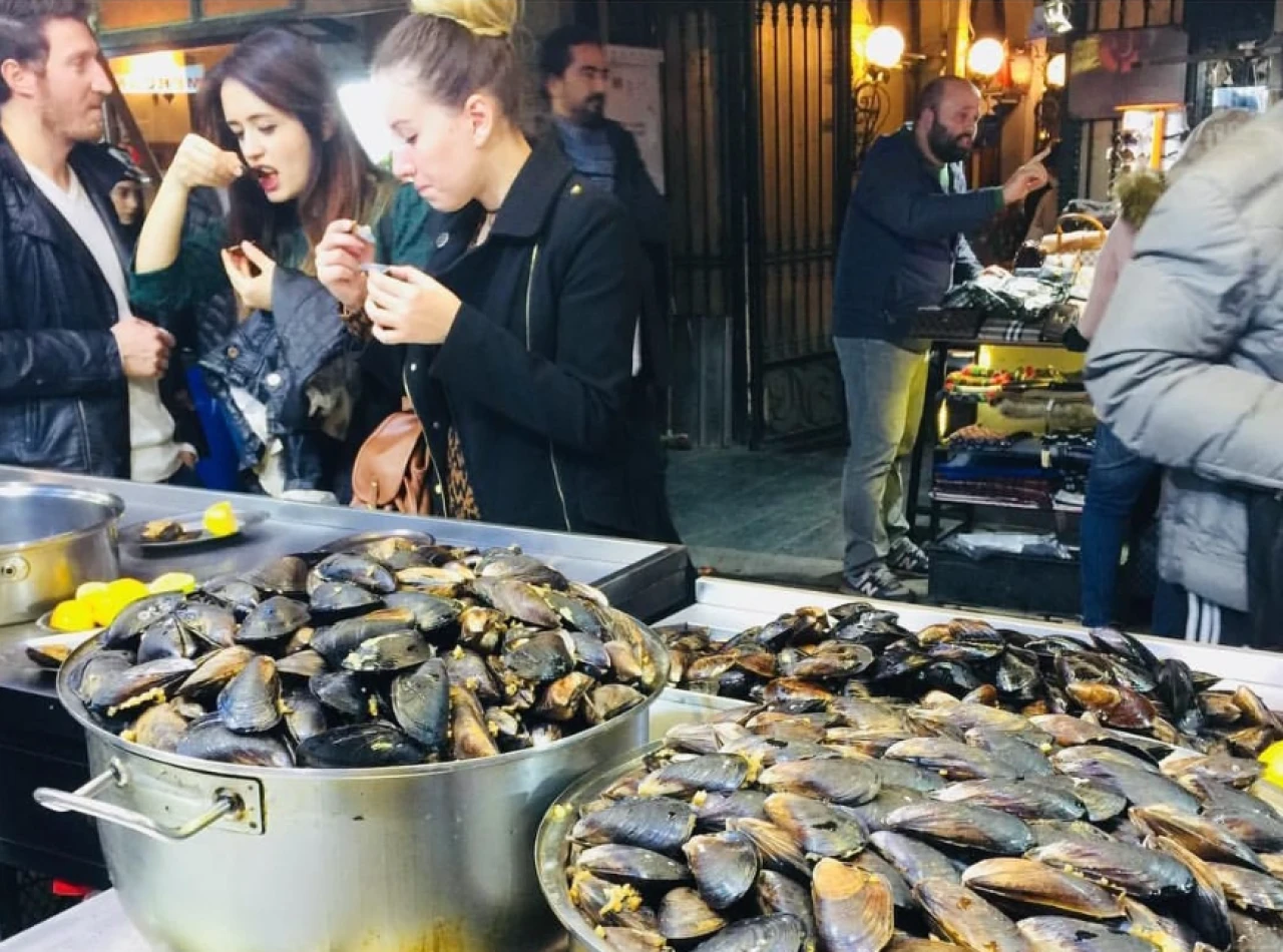 Ortaköy'deki zehirlenmede olağan şüpheli midye mi?