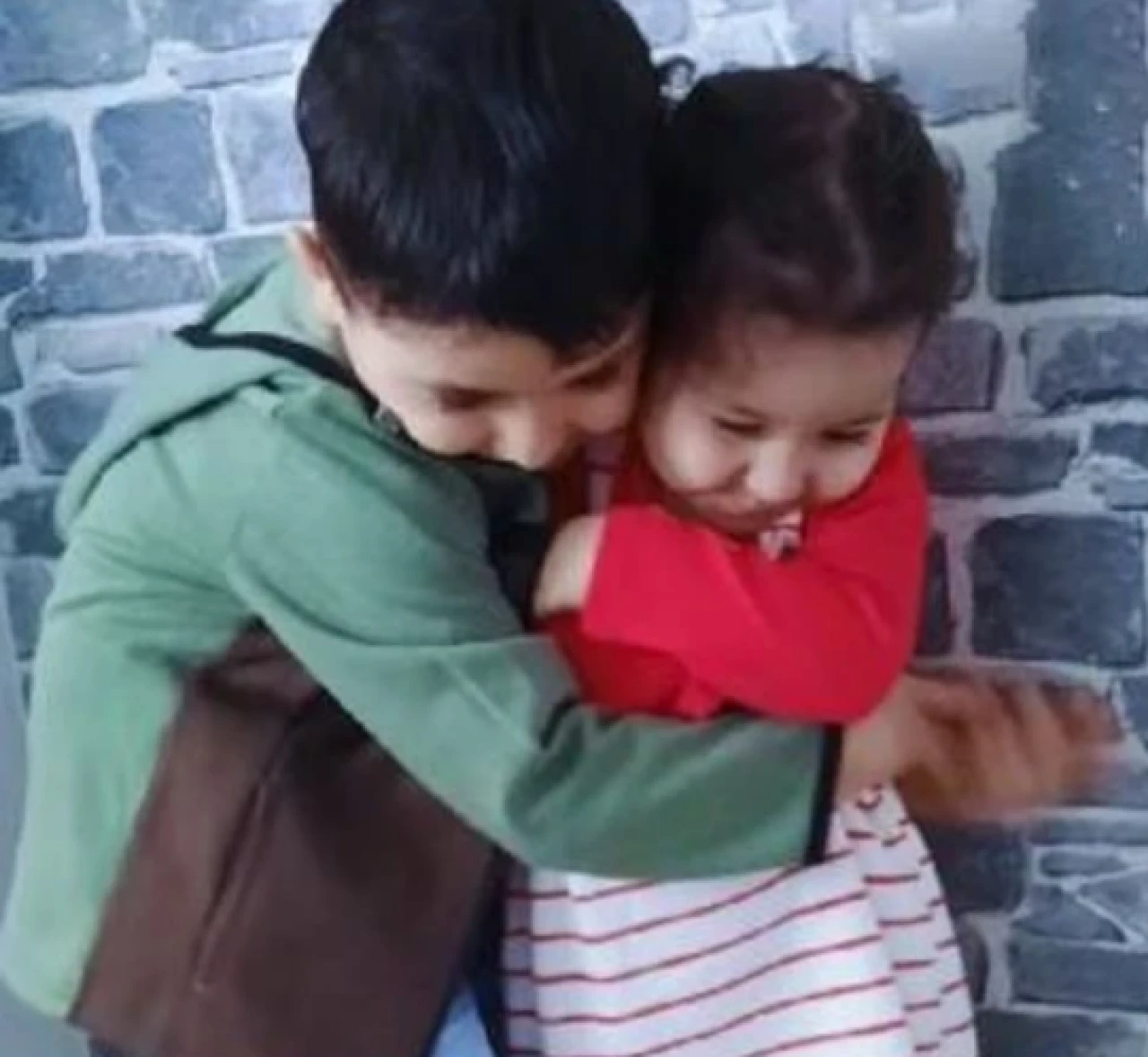 İki küçük kardeş midye ve kumpirden mi öldü?