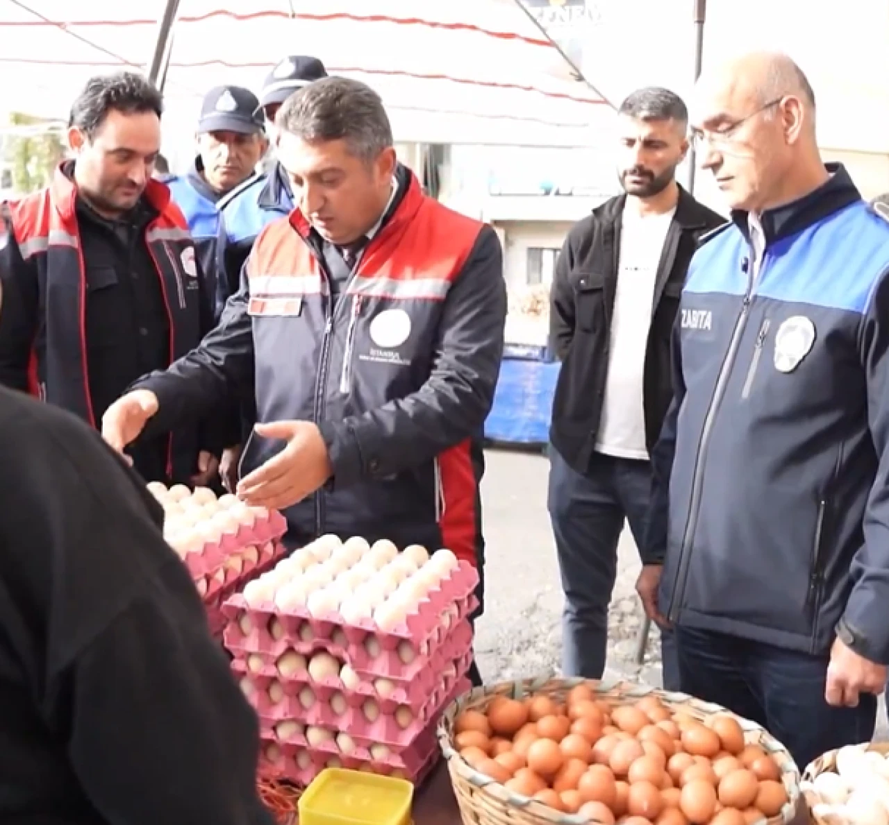 Köy yumurtasını ne satan biliyor ne denetleyen!