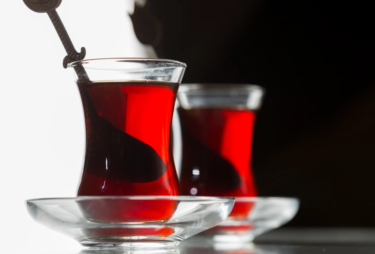 3 restoran kafeden 2'si boyalı çay kullanıyor