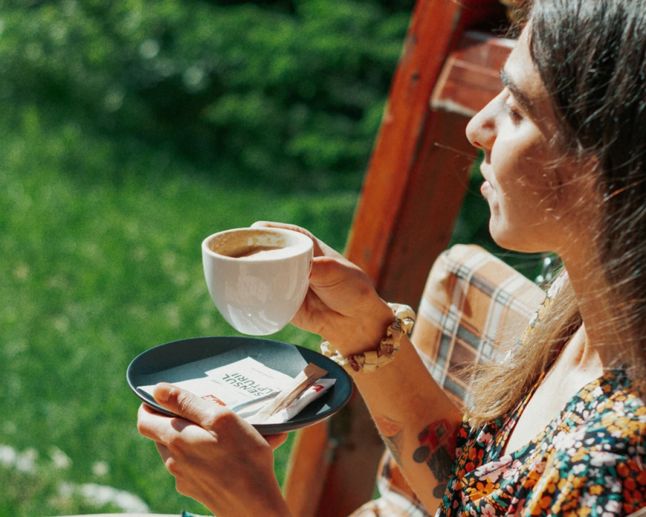 "Kanserden korunmak için kahveyi güneş altında için"