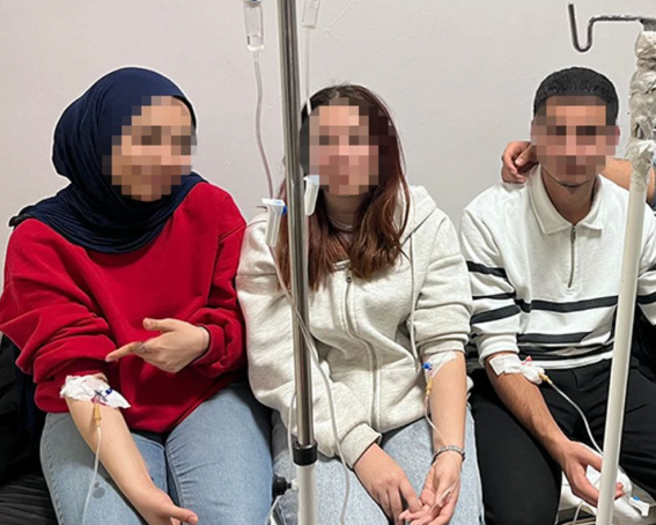 Güvensiz gıda öğrencileri zehirliyor; Bir günde 100'e yakın öğrenci zehirlendi