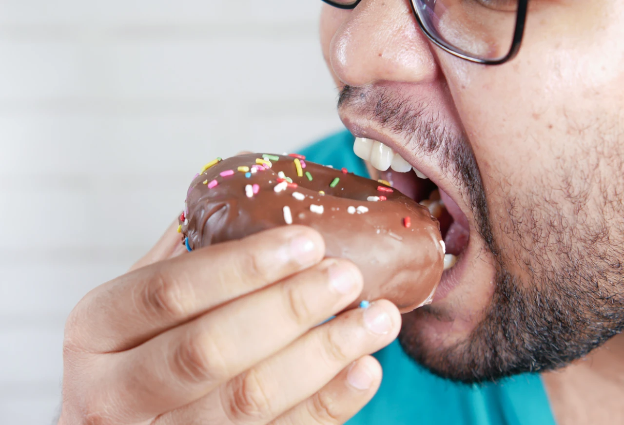 Gastroenteroloji profesörü uyardı: Fast food beslenen gençlerde bu hastalıklar artışta!