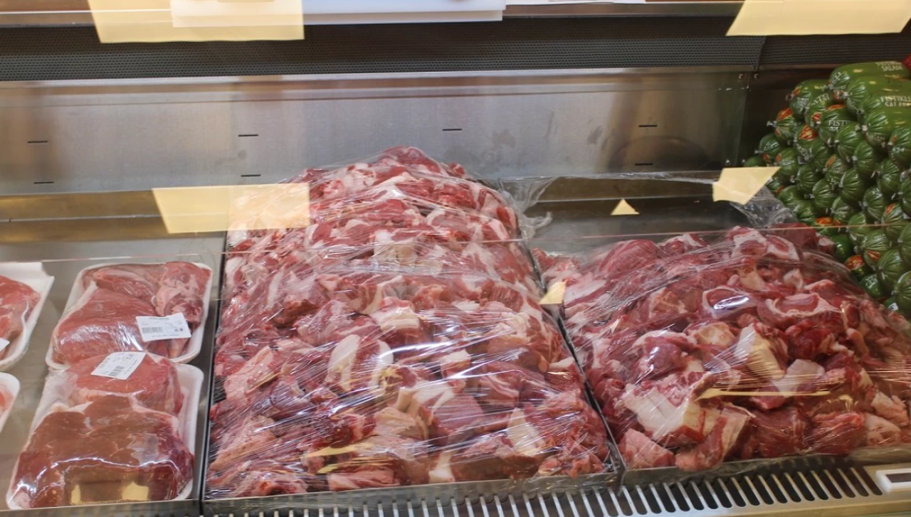 Vatandaşın ucuz etini restoran ve kasaplar almış!