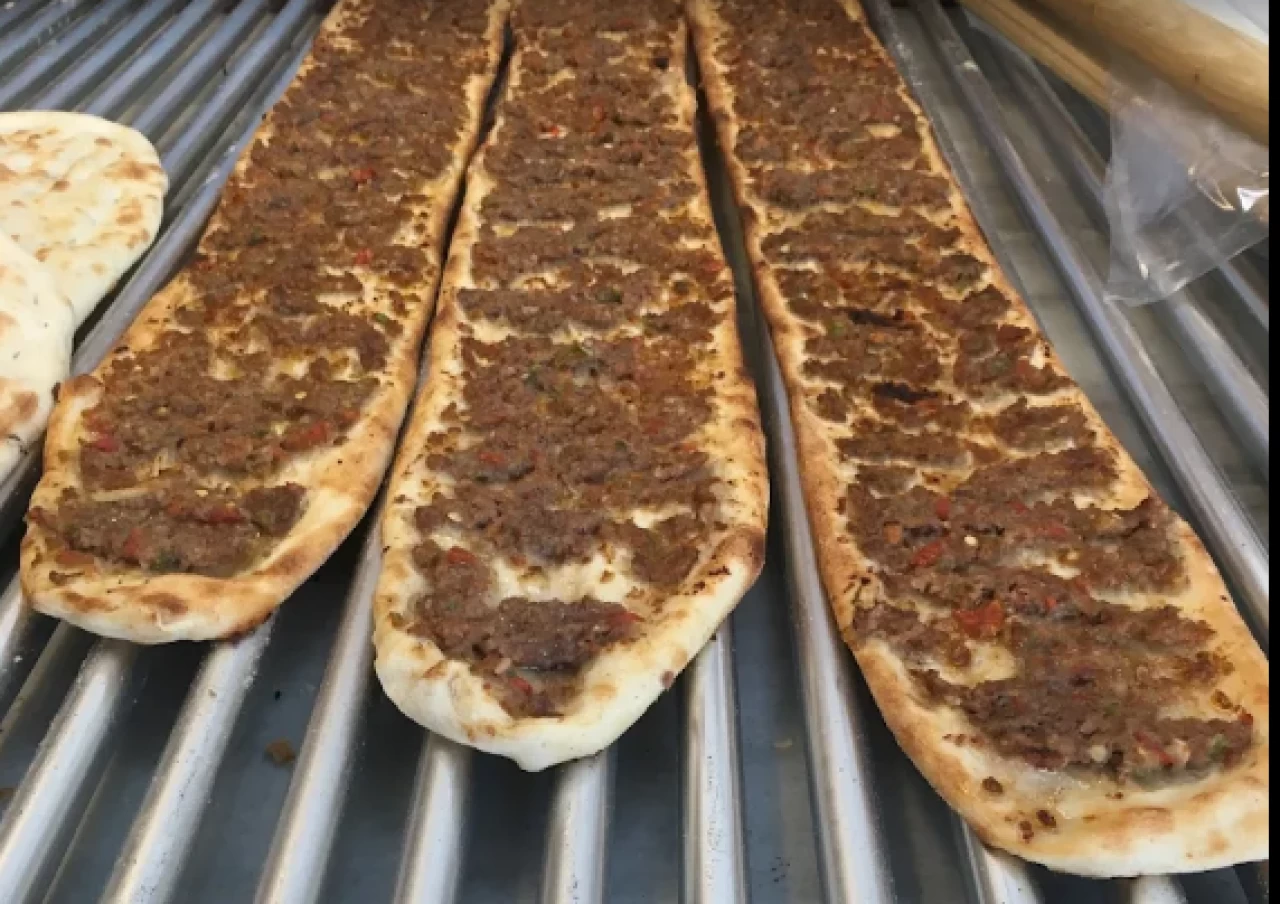 Biri zincir restoran! Dana etli diye satılan etli ekmekten neler çıktı neler