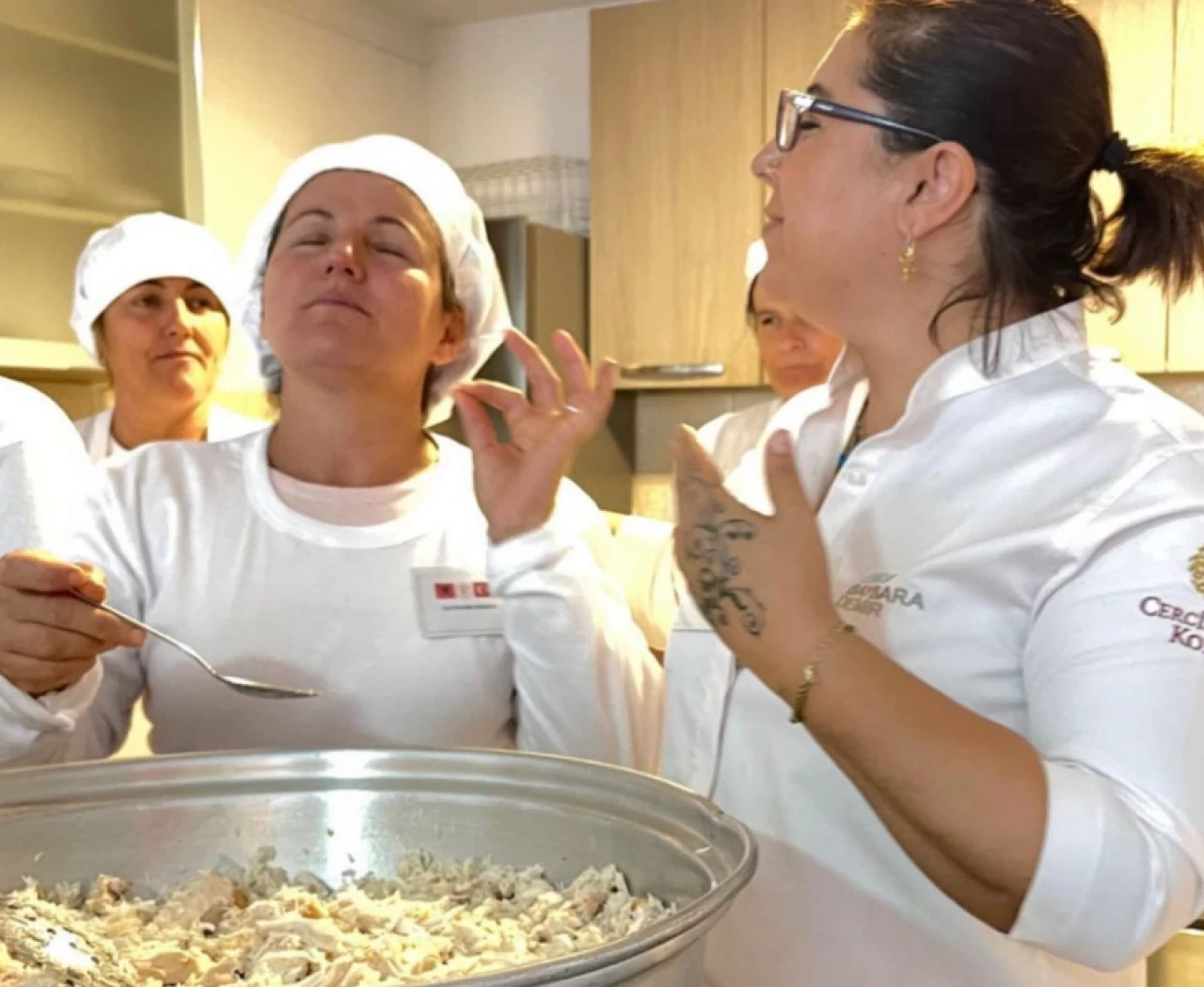 Yemek pişirirken neden doyarız? Bilim sırrı çözdü!