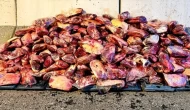 Etin suyu çıktı! Kamyon kasasında yakalandı ne eti belli değil