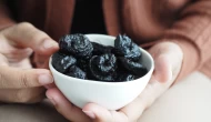 Her gün yenen 4-6 adet kuru erik, kadınların kemiklerini koruyor!