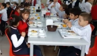 Okulda ücretsiz yemek çağrısı.. O ülke 77 yılıdır veriyor!
