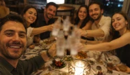 Alkollü masa fotoğrafı paylaşana ceza gelebilir mi? Emekliye 82 bin liralık “reklam” cezası