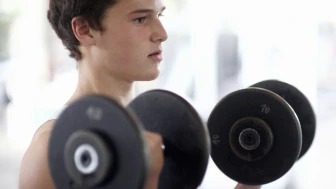 Antrenman öncesi takviyeler gençlerde “Tehlikeli derecede kısa uykuya” yol açıyor