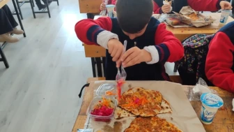 İlkokul öğrencileri hayır lahmacunundan zehirlendi