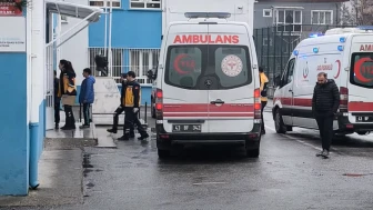 Okulda bayat çikolata skandalı.. Bahçede çocuklara dağıtıldı; 27 öğrenci hastanelik oldu