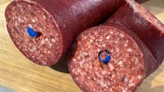 "Ünlü markanın sucuğundan plastik çıktı" şikayeti