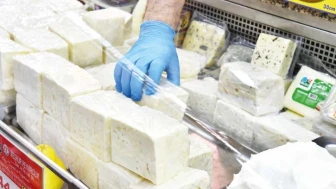Peynirde peş peşe Listeria alarmı: Dört ülkede geri çağırma, 1 ölüm