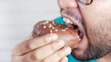 Gastroenteroloji profesörü uyardı: Fast food beslenen gençlerde bu hastalıklar artışta!