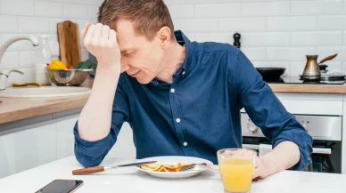 Yılbaşı yaklaşırken bilim uyarıyor: Akşamdan kalmaya mucize yemek var mı?