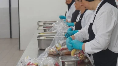 Beyoğlu'nda her gün 3 bin öğrenciye beslenme çantası