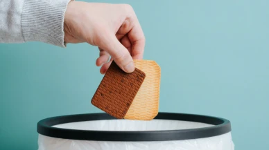 Plastik atıklardan protein zengini kurabiye ürettiler: PET plastik gıdaya mı dönüşüyor?