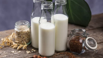 İnek sütü mü yoksa alternatif süt mü: Hangisi daha iyi?