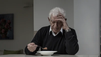 Yalnız yemek yiyen yaşlılar daha kötü besleniyor