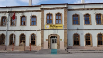 Tavuk döner yiyen 3 öğrenci hastaneye kaldırıldı!