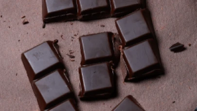 Bitter çikolatadaki teobromin yaşlanmayı yavaşlatıyor!