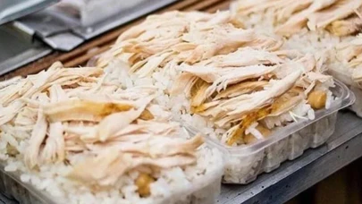 53 öğrenci zehirlenme şüphesiyle hastanede: Nedeni tavuklu pilav