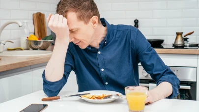 Yılbaşı yaklaşırken bilim uyarıyor: Akşamdan kalmaya mucize yemek var mı?