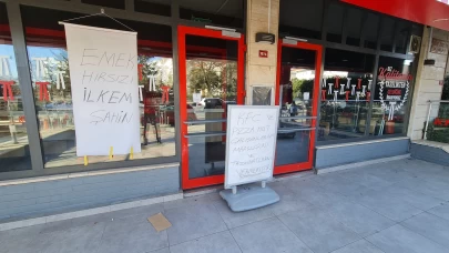 KFC çalışanları restorana "Emek hırsızı" afişi astı
