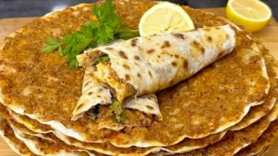 Lahmacunda neler var neler.. At eti, taşlık, tavuk ve kalp!
