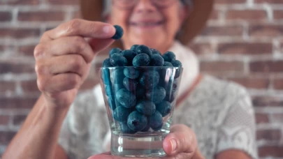 Demans riskini bir tek bu meyve azaltıyor