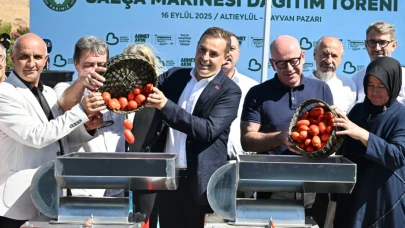 Balıkesir Belediyesi'nden domatesi tarlada kalan çiftçiye salça desteği