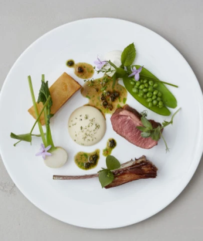 Michelin yıldızlı şef Josh Angus, Etiler'de yemek pişirecek