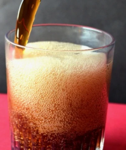 Gazlı içecek içerken bir kez daha düşünün!