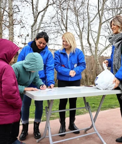 Belediyeden öğrencilere alkışlanacak yardım