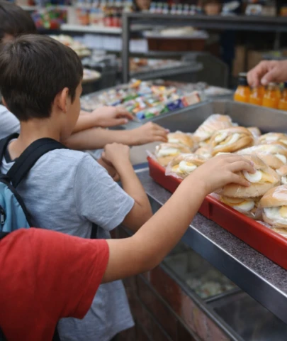 Okul kantininde yumurta 60'tan fazla öğrenciyi zehirledi