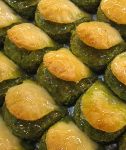 Çekirdekli 'Dilber Dudağı'nı boyayıp fıstıklı diye satıyorlarmış!