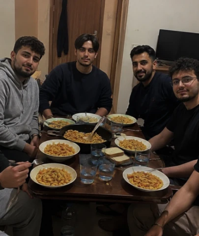 Öğrenciler haftada 3 gün makarnayla besleniyor