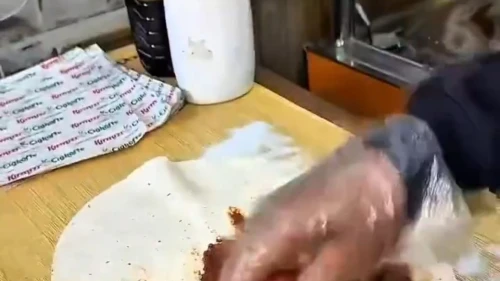 Deterjan kutusuna sos koyan çiğ köfteciye büyük ceza!