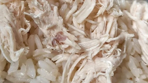 Tavuklu pilav yine zehirledi; 30 işçi zehirlendi.. Tavuk neden zehirliyor?