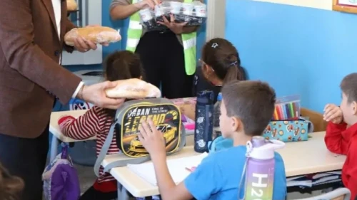 Oklulda dağıtılan sandviç zehirledi: 25 öğrenci hastanede