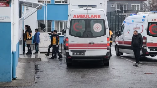 Okulda bayat çikolata skandalı.. Bahçede çocuklara dağıtıldı; 27 öğrenci hastanelik oldu