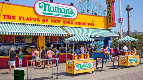 Küçük bir sosisli standından 450 milyon dolarlık satışa..